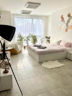 Felicity Super Central Apartment